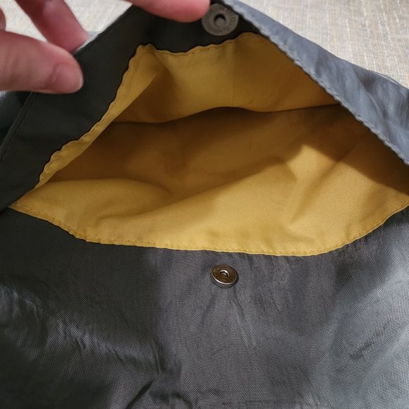 Baggallini Gray Nylon Crossbody Purse Zip Pockets Lightweight Organizer - Picture 7 of 7